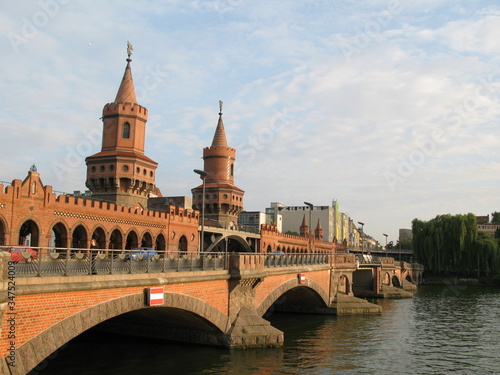 Oberbaumbrücke in Berlin an der Spree