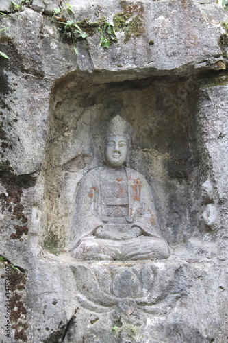 Sculpture bouddhiste dans la roche, temple de Lingyin à Hangzhou, Chine 