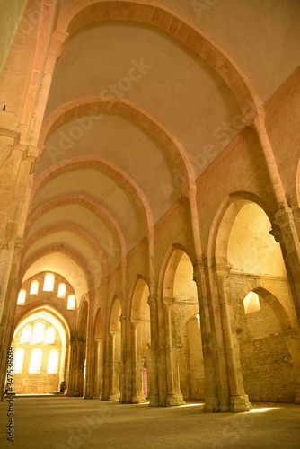 Nef de l abbaye de Fontenay en Bourgogne  France