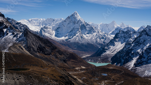 Obraz na płótnie Scenic view of mountain peaks, valleys and lake in the Himalayas