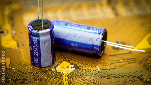 Tableau sur toile Electronic capacitor on a golden printed circuit board