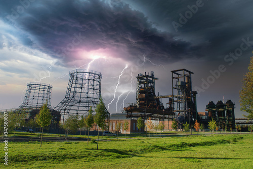 Phönix-West Dortmund mit Gewitter
