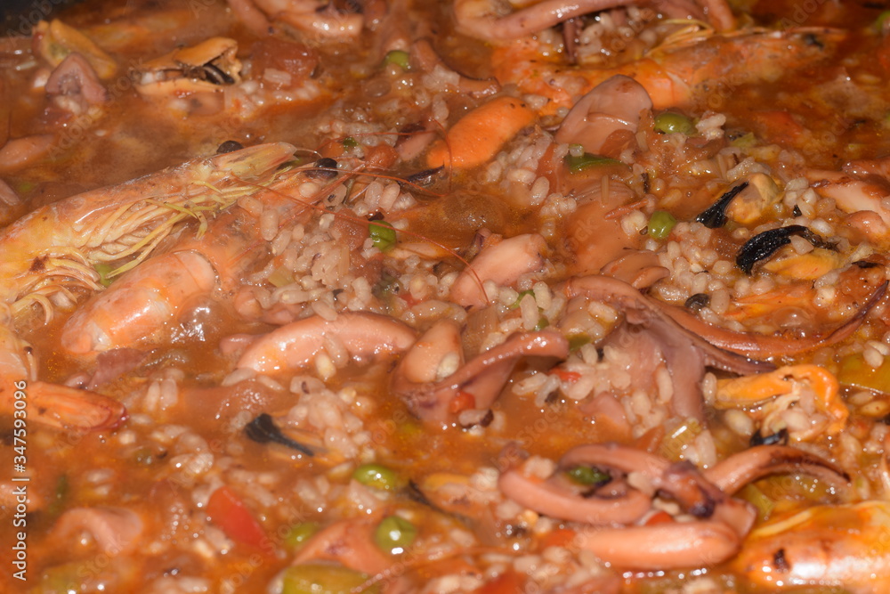 paella de chipirones y gambas paella de chipirones y gambas