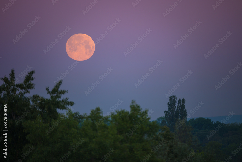 Moonset at dawn photographed from Mannheim in Germany. Moonset at dawn photographed from Mannheim in Germany.