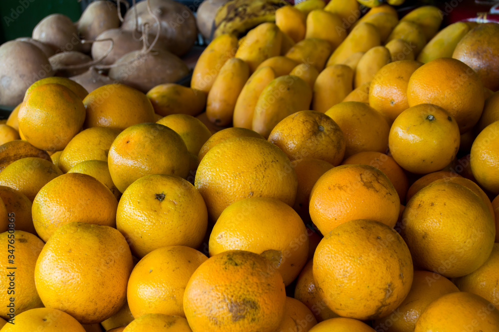 mangos naranjas y frutas