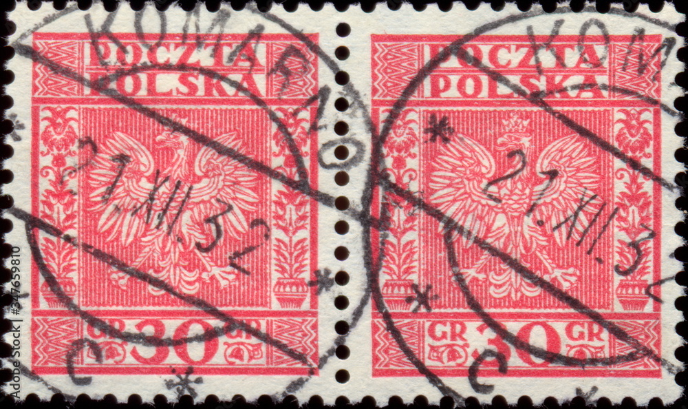 Komarno. Kasownik / datownik pocztowy (1932) odbity na znaczkach pocztowych z godłem państwowym na tle prążkowanym między ornamentami roślinnymi (30 gr, Fi.256).