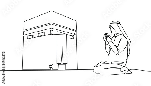 A continuous line drawing of a man facing the Ka'aba raised his hand in prayer. Muslim men pray for Allah and raise their hands facing the Kaaba. invitations to the Muslim community, ad presentation.