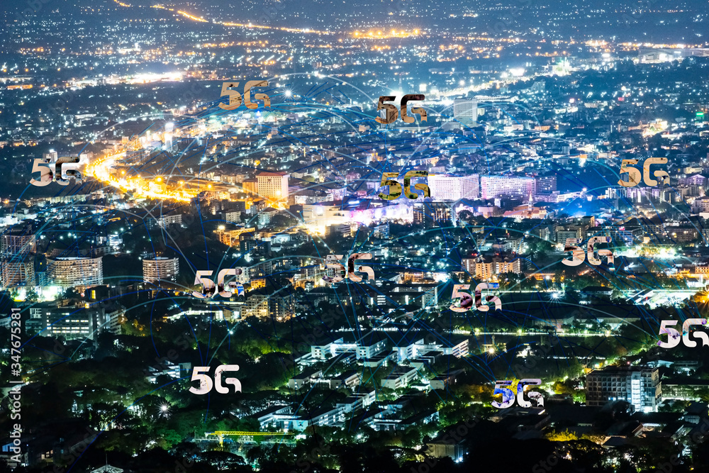 Fototapeta premium 5G information technology and business communication worldwide, City network concept, double exposure banner background