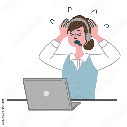 女性　オペレーター　パソコン　焦っている