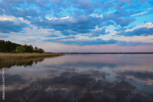Jezioro Łebsko na terenie Słowińskiego Parku Narodowego © Iwona