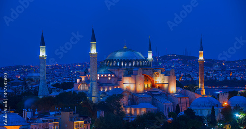 Картината върху платно Hagia Sophia Museum at twilight blue hour - Istanbul, Turkey