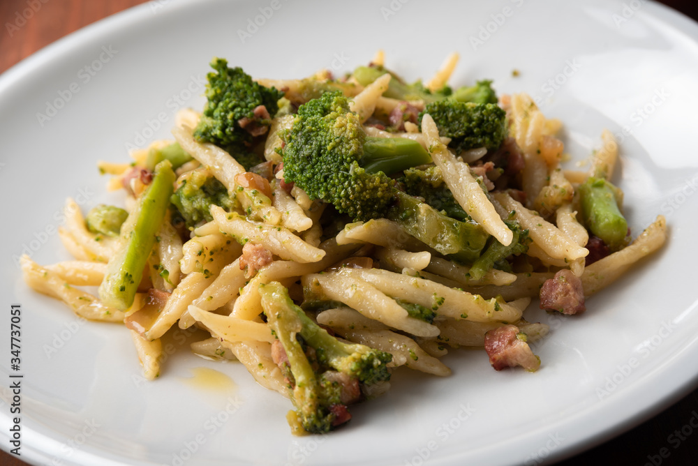Piatto di trofie con broccoli e pancetta, Cucina Italiana Piatto di trofie con broccoli e pancetta, Cucina Italiana