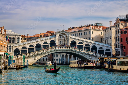 venedig, italien - canal grande mit ponte di rialto