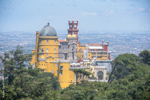 Φωτογραφία charming yellow castle Pena Palace romanticist castle in sao pedro de penaferim