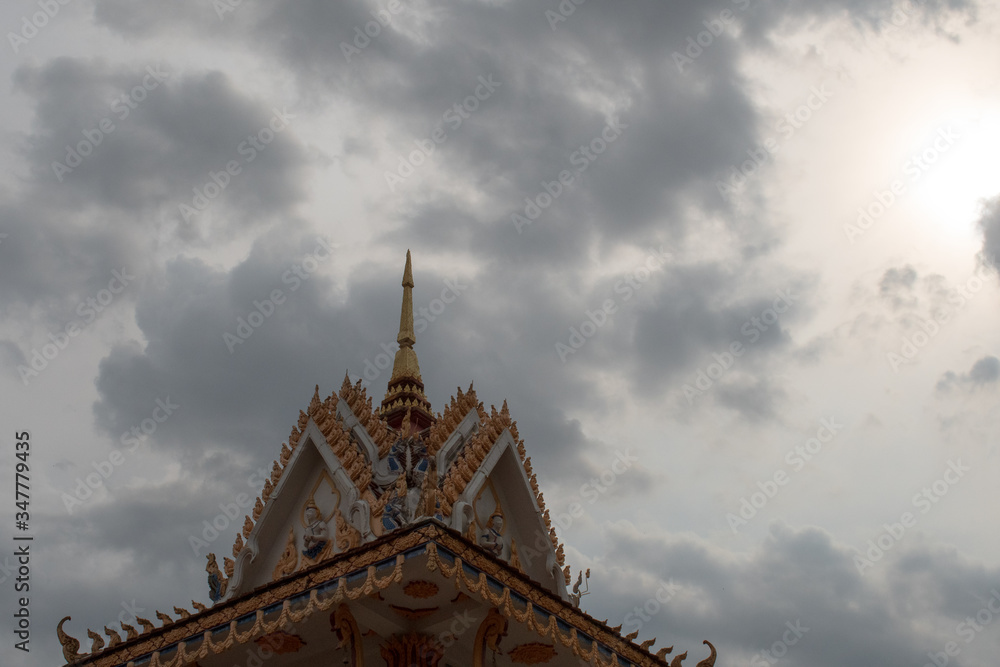 Fototapeta premium temple in thailand against the sun and sky