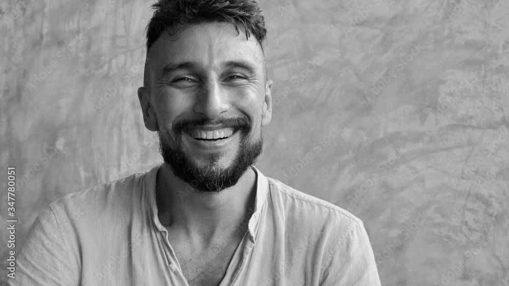 Obraz premium Portrait of a happy adult smiling handsome man in 30's looking in camera, Indoors