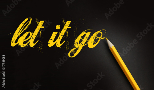 Quadro em tela Let it go words written with a yellow pencil on black