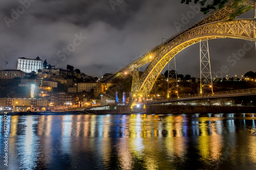 night photography of dom luis I bridge metal arch bridge porto © Pascal