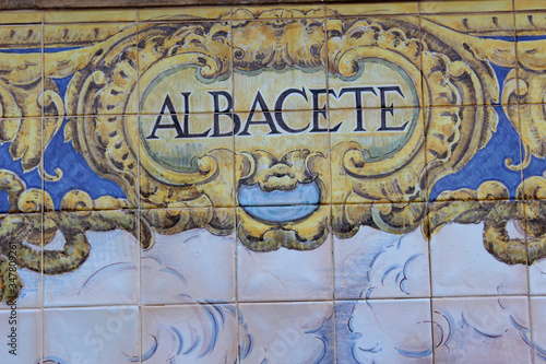 Mosaico sobre la provincia de Albacete en la plaza de España de Sevilla (Andalucía, España)