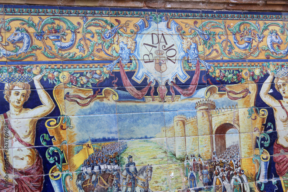 Azulejo sobre Badajoz en la plaza de España de Sevilla
