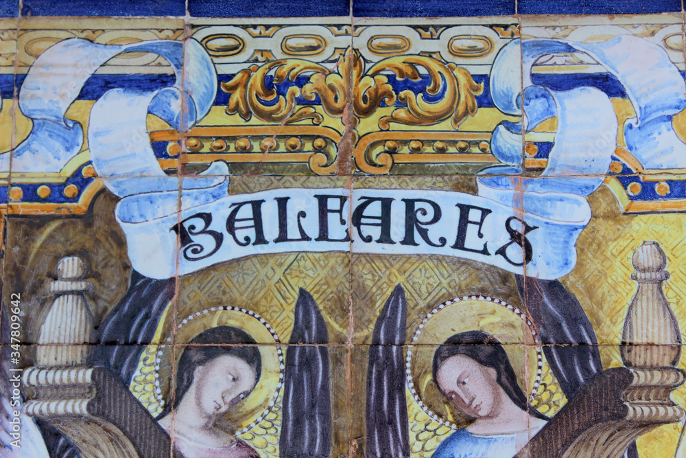 Azulejo sobre las islas Baleares en la plaza de España de Sevilla