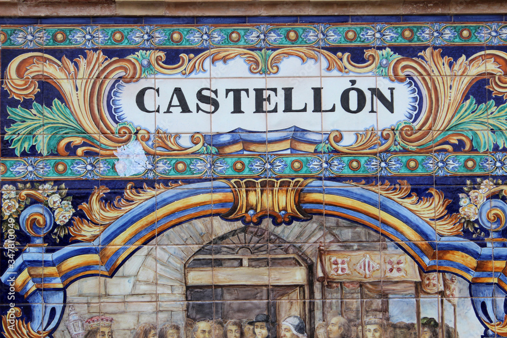 Azulejo sobre Castellón en la plaza de España de Sevilla