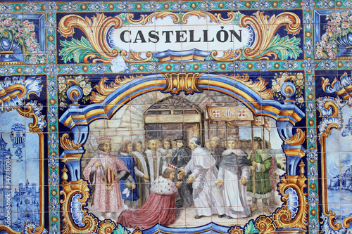 Azulejo sobre Castellón en la plaza de España de Sevilla