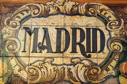 Azulejo sobre Madrid en la plaza de España de Sevilla 