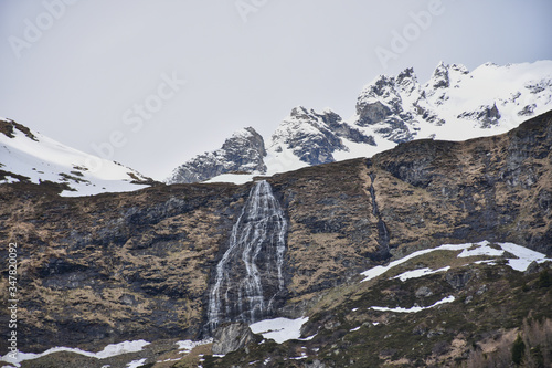 Matreier Tauernhaus, Wasserfall, Gipfel, Wolken, Schneedecke, Felbertauern,  Hochgebirge, Matrei, Osttirol, Hohe Tauern, Nationalpark, Frühling, Frühjahr, Schneeschmelze, Schnee, Gletscher, Alpenhaupt photo