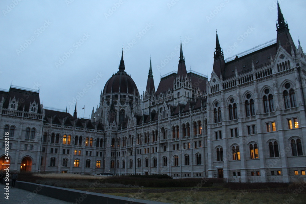 hungarian parliament building in budapest in the evening