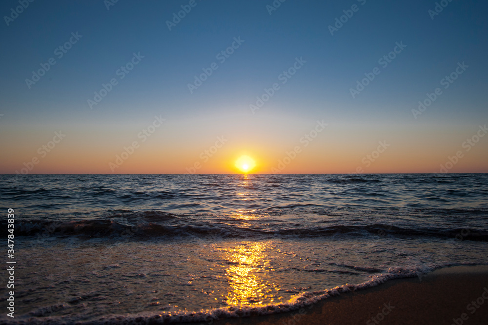 Fototapeta premium tramonto sul mare
