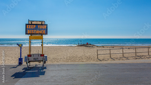 Branksome chine beach, Poole, Dorset, UK - 1st Apr, 2020. Keep your distance sign on empty beach during corvid crisis.