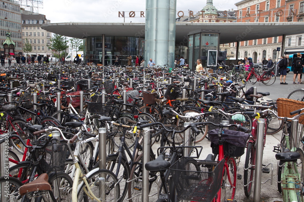 Obraz premium Bicycle parking at Copenhagen Subway 