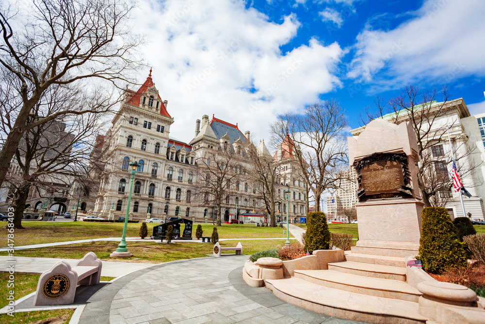 Naklejka premium Park of New York State Capitol building view, Albany, NY, USA