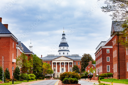 Fototapeta Naklejka Na Ścianę i Meble -  Bladen street over Maryland State House capitol building and site of many historic events build in 1779 Annapolis MA, USA