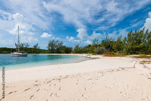 Fototapeta Naklejka Na Ścianę i Meble -  Exuma, Bahamas: view of the tropical beach in Stock Island.