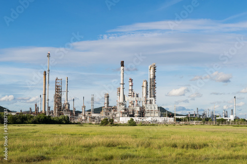 Cuadro en lienzo Petrochemical industry power station in afternoon of Thailand