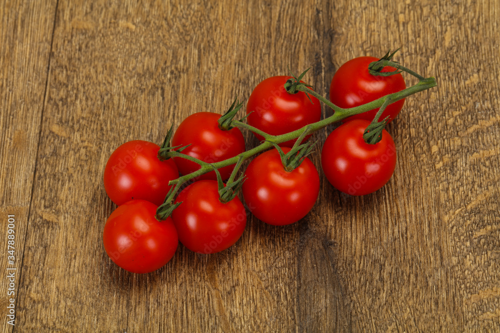 Ripe tomatoes on the branch Ripe tomatoes on the branch