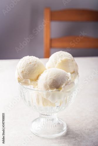 Vanilla Ice Cream Scoops, easy dessert at home