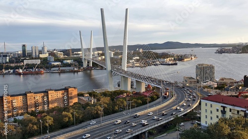 Foto Golden bridge in Vladivostok across The Golden horn Bay