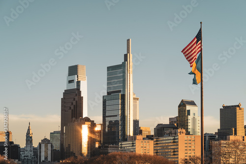 A calm sunset among the Philadelphia skyline.