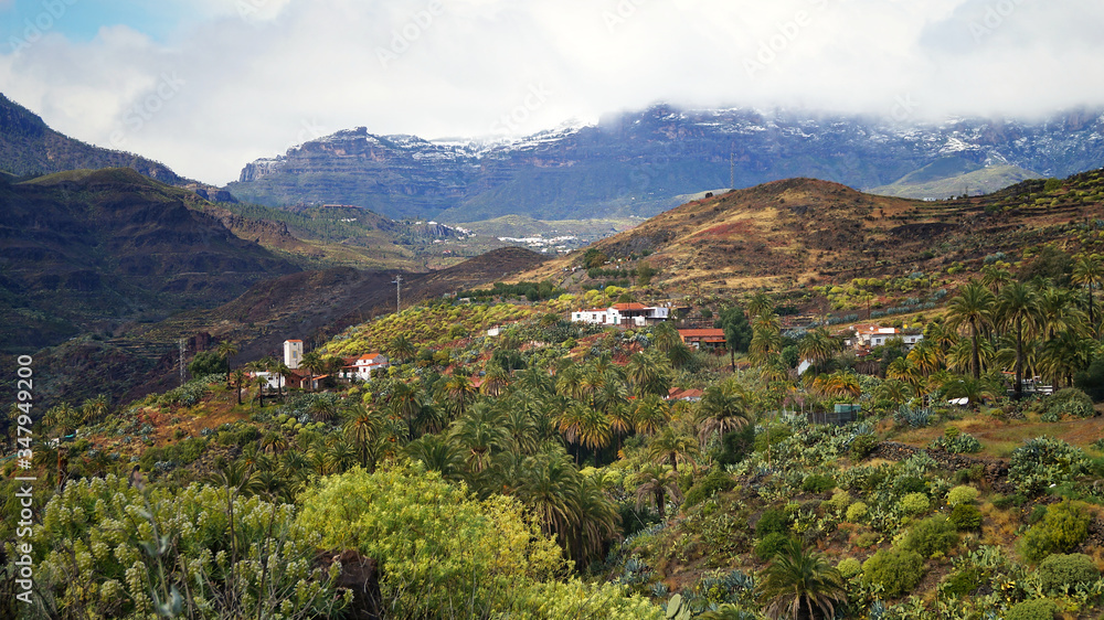 snow, villages and palm trees in the mountains of Gran Canaria