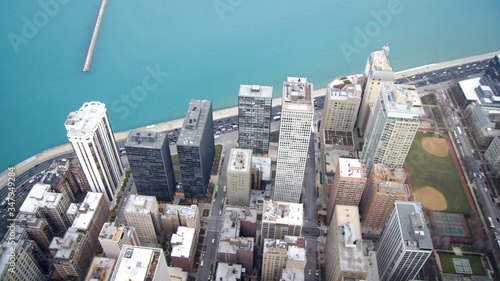 Fotografi CHICAGO, ILLINOIS, UNITED STATES - DEC 11th, 2015: View from John Hancock tower, Chicago and Lake Michigan panoramic view