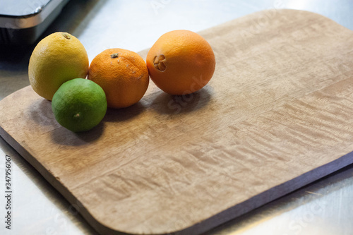 Cítricos sobre la tabla