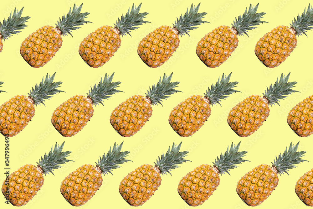 Patron de piñas con fondo de color amarillo y estilo minimalista. Diseño de arte pop con un estilo creativo. Patron de piñas con fondo de color amarillo y estilo minimalista. Diseño de arte pop con un estilo creativo.