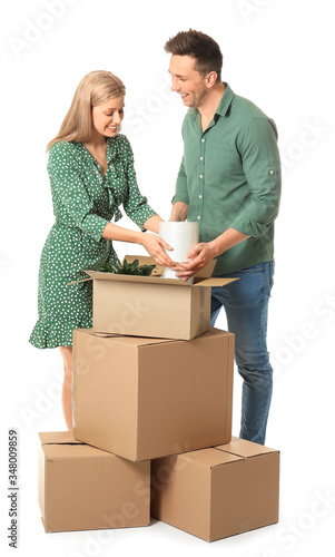 Young couple unpacking thin...