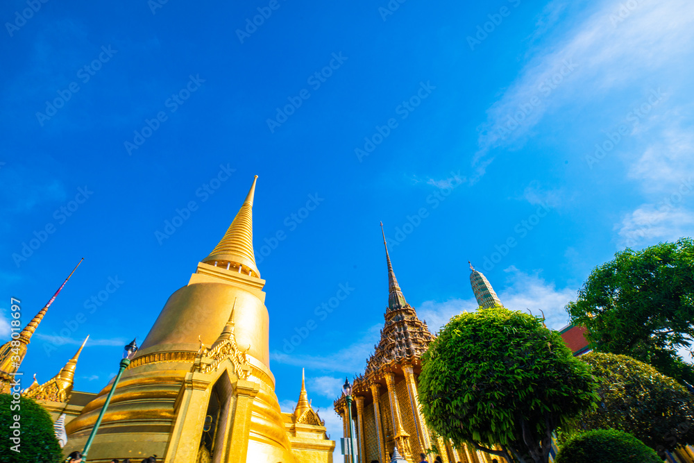 Naklejka premium Royal grand palace pagoda temple in Bangkok