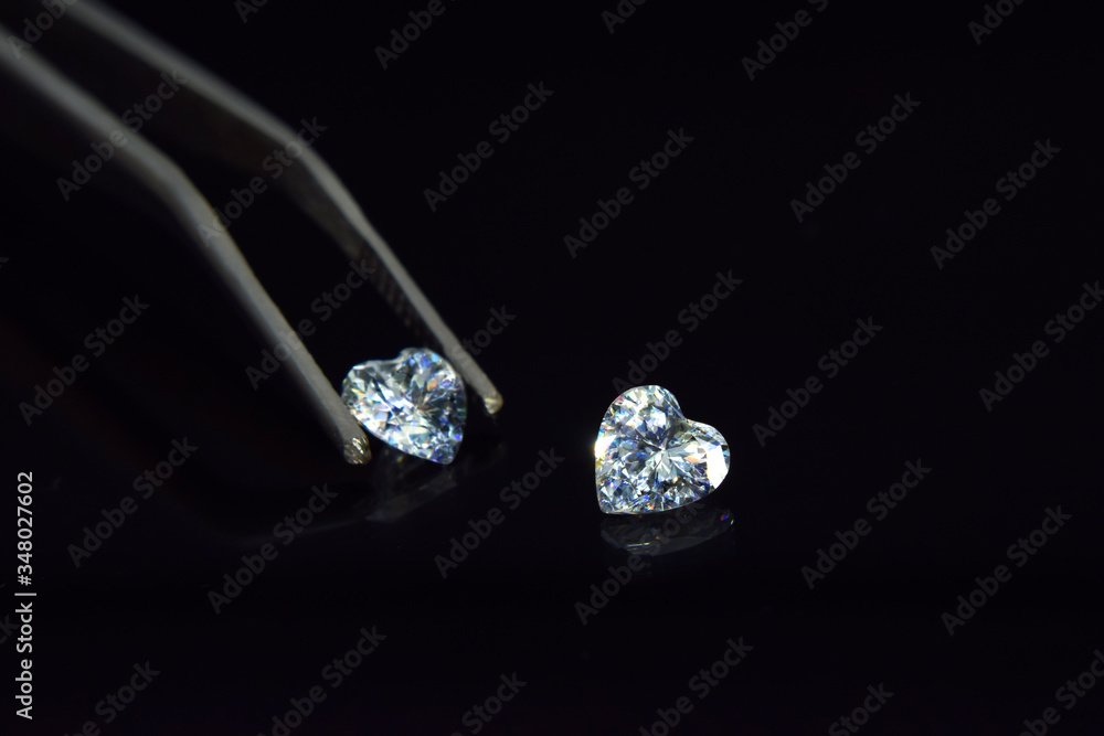 Heart shaped diamond
That has glitter on the black pin for making jewelry Heart shaped diamond
That has glitter on the black pin for making jewelry