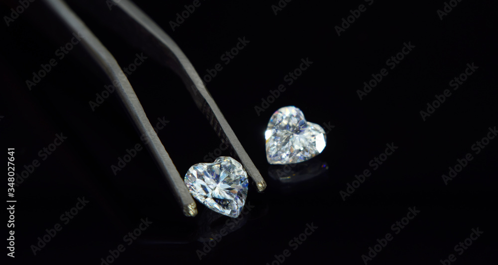 Heart shaped diamond
That has glitter on the black pin for making jewelry Heart shaped diamond
That has glitter on the black pin for making jewelry
