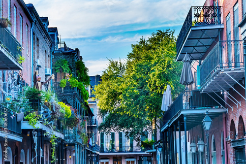 Tableau sur toile Old Building French Quarter Dumaine Street New Orleans Louisiana